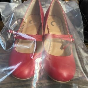 Women Size 9  2-Strap Low Heel Shoe